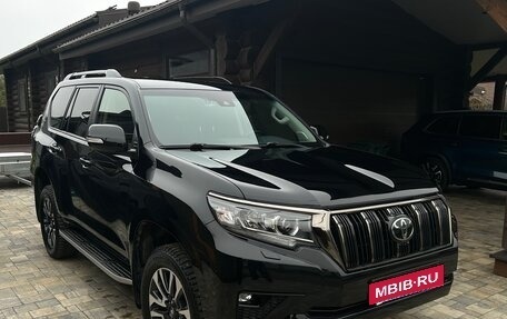 Toyota Land Cruiser Prado 150 рестайлинг 2, 2022 год, 6 300 000 рублей, 2 фотография