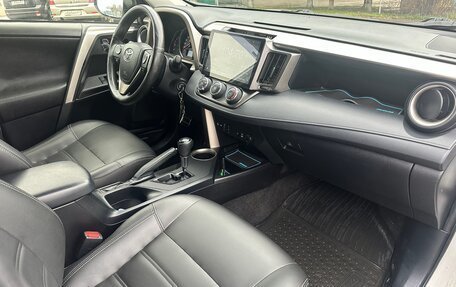 Toyota RAV4, 2013 год, 1 900 000 рублей, 10 фотография