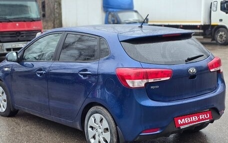 KIA Rio III рестайлинг, 2016 год, 900 000 рублей, 2 фотография