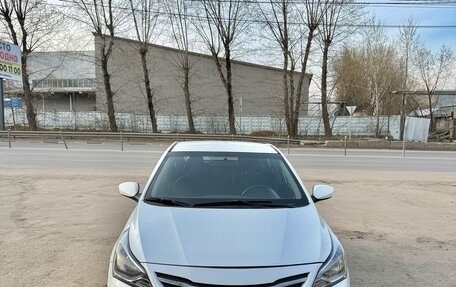 Hyundai Solaris II рестайлинг, 2015 год, 760 000 рублей, 1 фотография