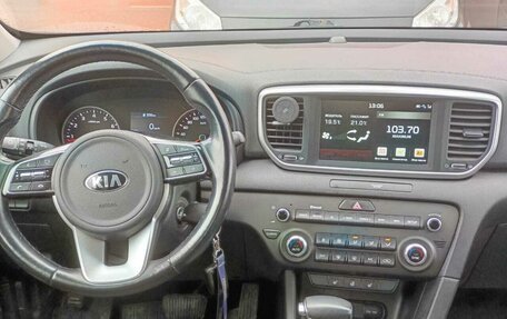 KIA Sportage IV рестайлинг, 2021 год, 2 400 000 рублей, 10 фотография