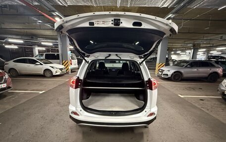 Toyota RAV4, 2018 год, 2 100 000 рублей, 10 фотография