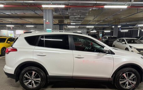 Toyota RAV4, 2018 год, 2 100 000 рублей, 4 фотография