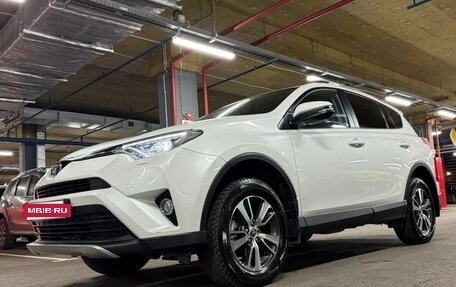 Toyota RAV4, 2018 год, 2 100 000 рублей, 2 фотография