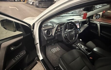 Toyota RAV4, 2018 год, 2 100 000 рублей, 11 фотография