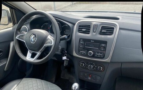 Renault Logan II, 2019 год, 800 000 рублей, 10 фотография