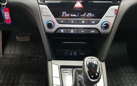 Hyundai Elantra VI рестайлинг, 2018 год, 1 399 000 рублей, 11 фотография