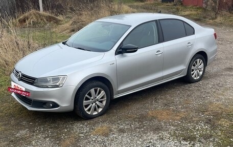 Volkswagen Jetta VI, 2013 год, 690 000 рублей, 2 фотография