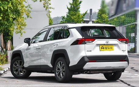 Toyota RAV4, 2025 год, 4 050 000 рублей, 6 фотография