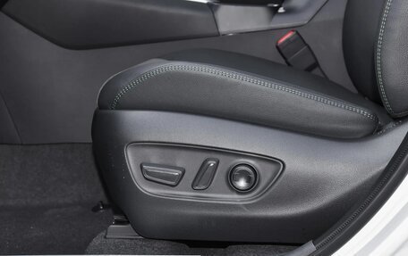 Toyota RAV4, 2025 год, 4 050 000 рублей, 17 фотография