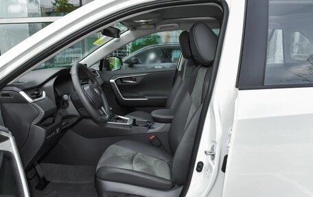 Toyota RAV4, 2025 год, 4 050 000 рублей, 16 фотография