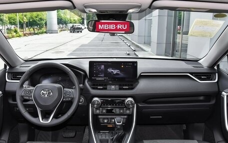 Toyota RAV4, 2025 год, 4 050 000 рублей, 8 фотография