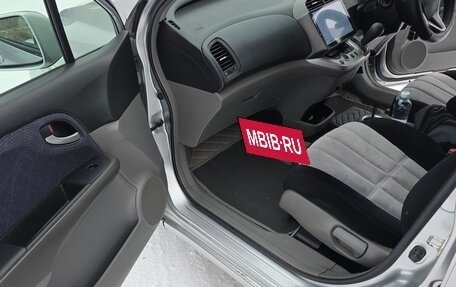 Honda Stream II, 2010 год, 1 300 000 рублей, 13 фотография