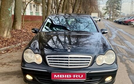 Mercedes-Benz C-Класс, 2006 год, 580 000 рублей, 1 фотография