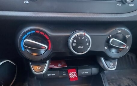 KIA Rio IV, 2018 год, 900 000 рублей, 15 фотография