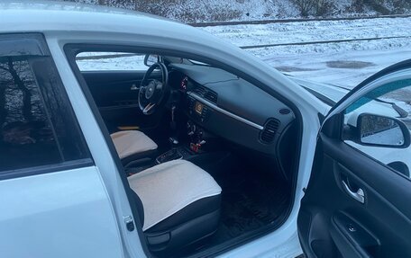 KIA Rio IV, 2018 год, 900 000 рублей, 25 фотография