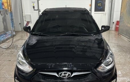 Hyundai Solaris II рестайлинг, 2012 год, 999 999 рублей, 1 фотография