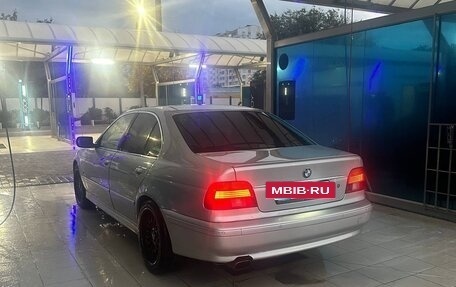 BMW 5 серия, 2001 год, 810 000 рублей, 18 фотография