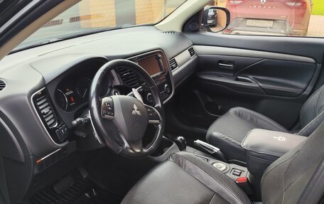 Mitsubishi Outlander III рестайлинг 3, 2014 год, 1 790 000 рублей, 6 фотография