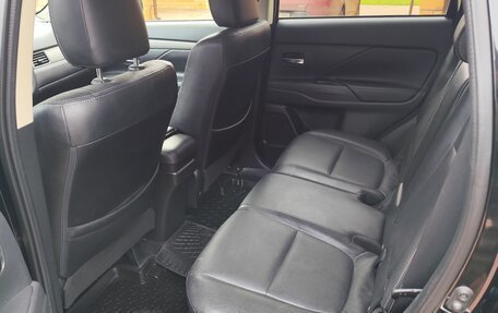 Mitsubishi Outlander III рестайлинг 3, 2014 год, 1 790 000 рублей, 7 фотография