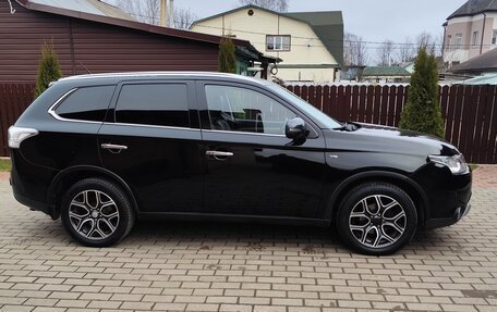 Mitsubishi Outlander III рестайлинг 3, 2014 год, 1 790 000 рублей, 9 фотография