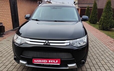 Mitsubishi Outlander III рестайлинг 3, 2014 год, 1 790 000 рублей, 3 фотография