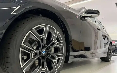 BMW 5 серия, 2025 год, 7 830 000 рублей, 3 фотография