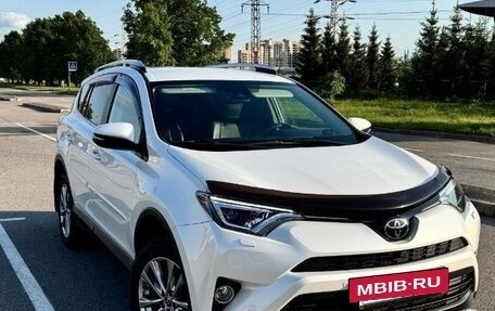 Toyota RAV4, 2019 год, 3 550 000 рублей, 13 фотография