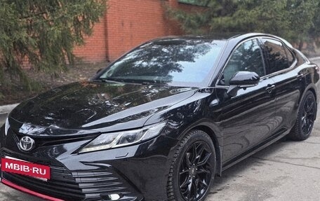 Toyota Camry, 2021 год, 3 340 000 рублей, 2 фотография