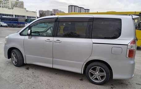 Toyota Noah III, 2009 год, 1 050 000 рублей, 4 фотография
