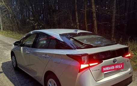 Toyota Prius IV XW50, 2019 год, 2 250 000 рублей, 6 фотография