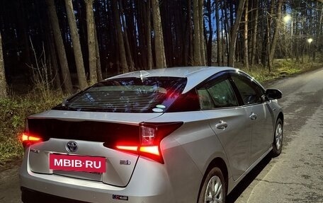 Toyota Prius IV XW50, 2019 год, 2 250 000 рублей, 5 фотография