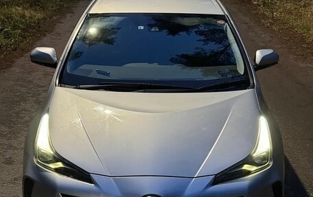 Toyota Prius IV XW50, 2019 год, 2 250 000 рублей, 2 фотография