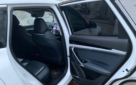 Geely Atlas, 2025 год, 12 фотография