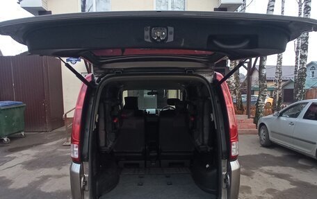 Nissan Serena III, 2005 год, 900 000 рублей, 9 фотография