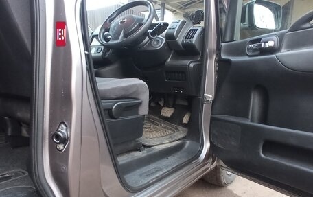 Nissan Serena III, 2005 год, 900 000 рублей, 3 фотография