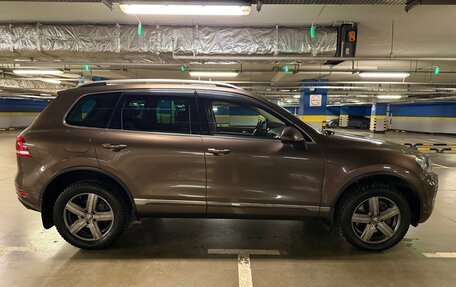 Volkswagen Touareg III, 2011 год, 2 200 000 рублей, 2 фотография
