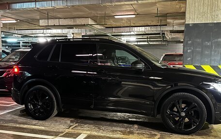 Volkswagen Tiguan II, 2021 год, 3 800 000 рублей, 2 фотография