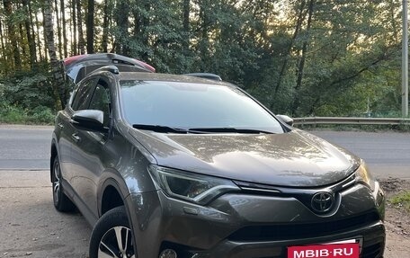 Toyota RAV4, 2017 год, 3 300 000 рублей, 3 фотография