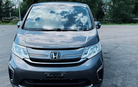 Honda Stepwgn IV, 2017 год, 1 750 000 рублей, 2 фотография