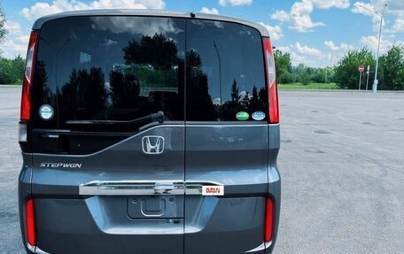 Honda Stepwgn IV, 2017 год, 1 750 000 рублей, 5 фотография