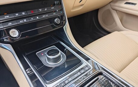 Jaguar XF II, 2016 год, 2 200 000 рублей, 15 фотография