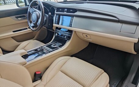 Jaguar XF II, 2016 год, 2 200 000 рублей, 20 фотография