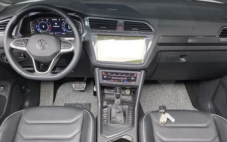 Volkswagen Tiguan II, 2022 год, 3 280 000 рублей, 6 фотография