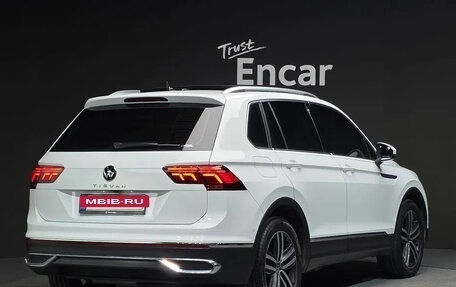 Volkswagen Tiguan II, 2022 год, 3 280 000 рублей, 3 фотография