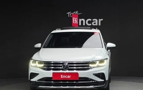 Volkswagen Tiguan II, 2022 год, 3 280 000 рублей, 2 фотография