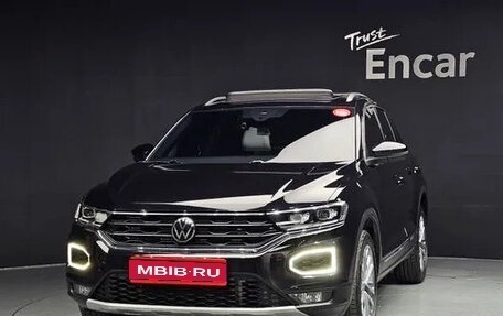 Volkswagen T-Roc I, 2021 год, 2 230 000 рублей, 1 фотография