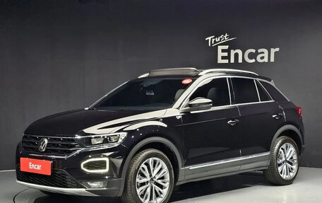 Volkswagen T-Roc I, 2021 год, 2 230 000 рублей, 2 фотография