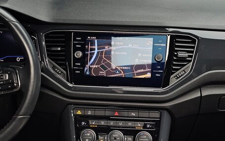 Volkswagen T-Roc I, 2021 год, 2 230 000 рублей, 18 фотография