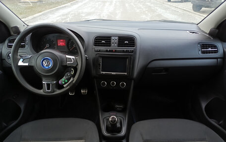 Volkswagen Polo VI (EU Market), 2011 год, 650 000 рублей, 18 фотография